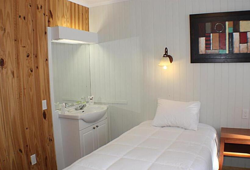 ユースホステル Auberge Du Sportif St Tite Des Caps