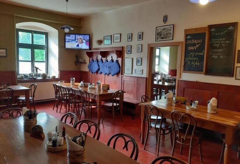 호스텔 Penzion A Restaurace U Hájků