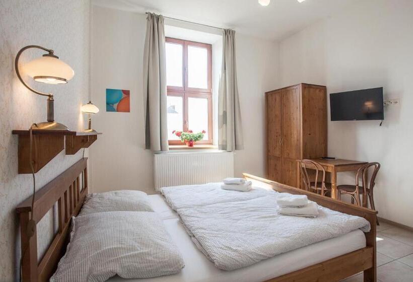 호스텔 Penzion A Restaurace U Hájků