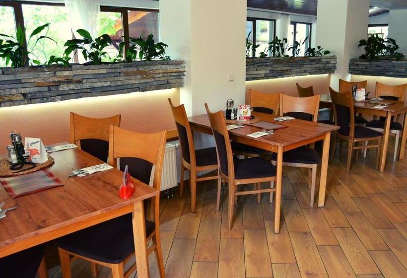 فندق صغير Restaurace A Penzion Lutena
