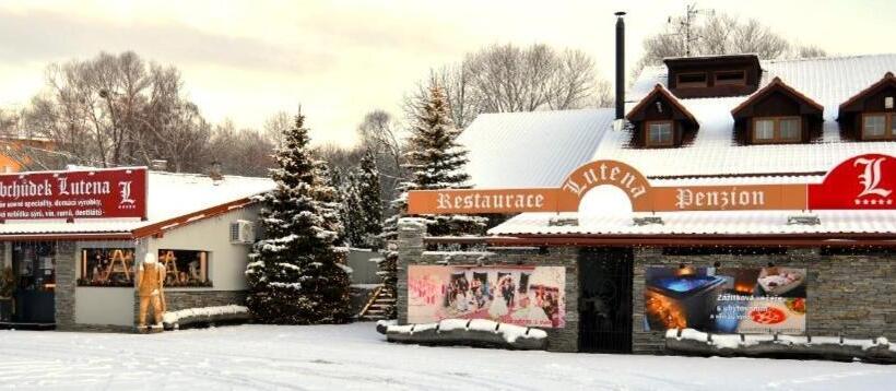 فندق صغير Restaurace A Penzion Lutena