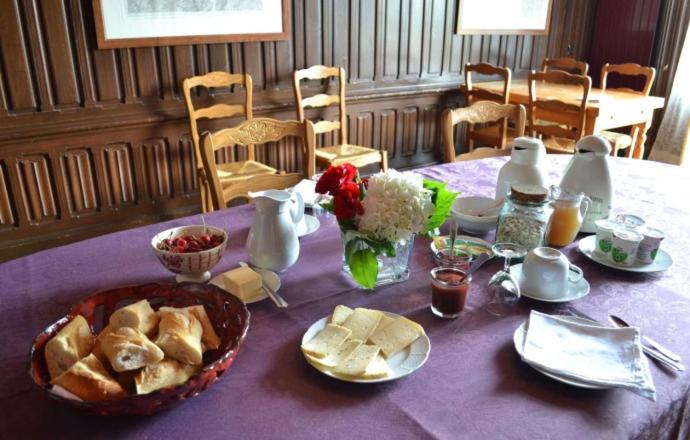 ベッドアンドブレックファースト Château De La Redortière