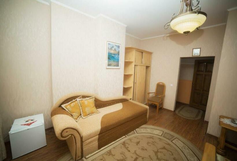 酒店 готель «вишневий сад»