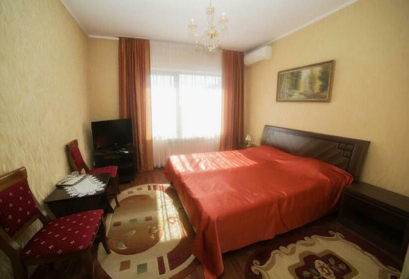 酒店 готель «вишневий сад»