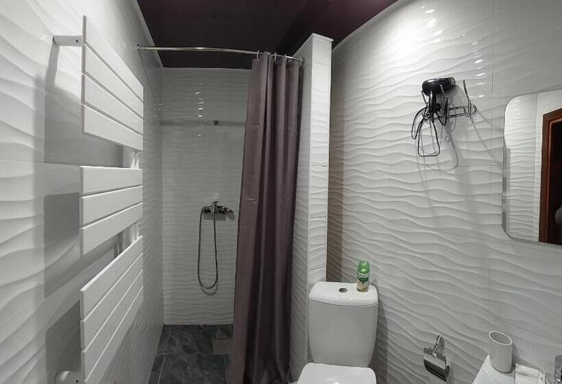 Hotell коло гір