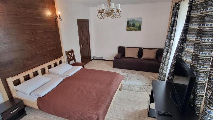 Hotell коло гір