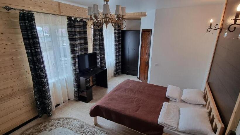 Hotell коло гір