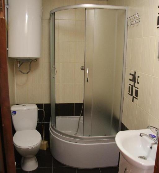 Hotell коло гір