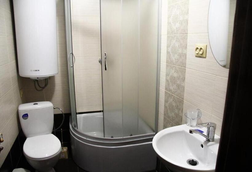 Hotell коло гір