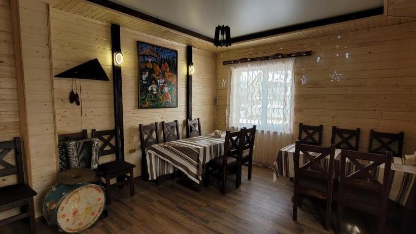 Hotell коло гір