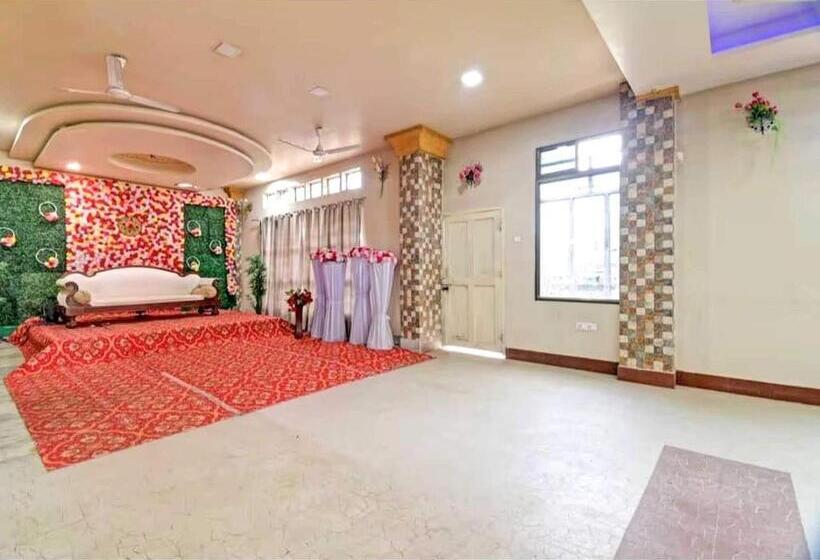 בית מלון כפרי Collection O Megha Resort