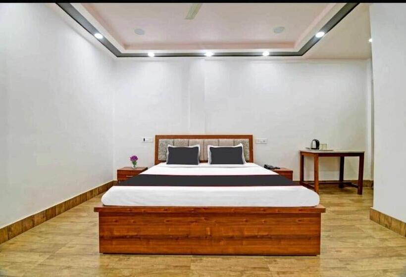 בית מלון כפרי Collection O Megha Resort