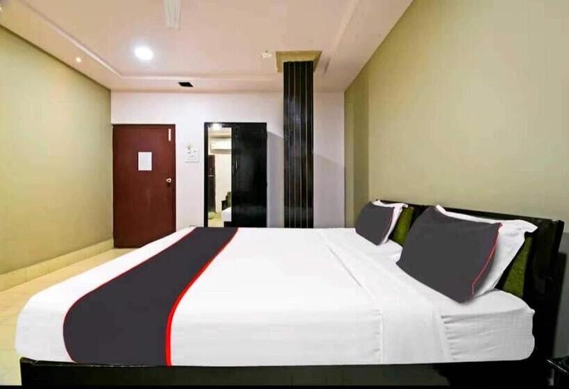 בית מלון כפרי Collection O Megha Resort