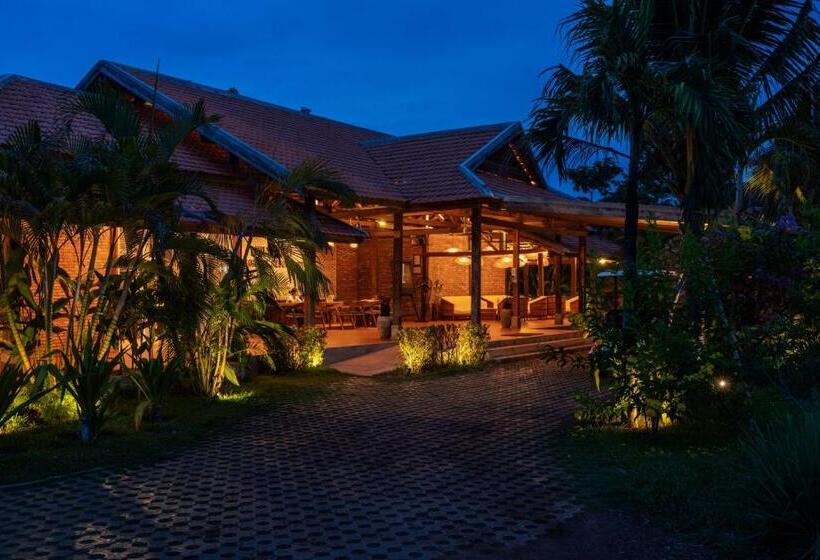 호텔 Farmhouse Resort & Spa