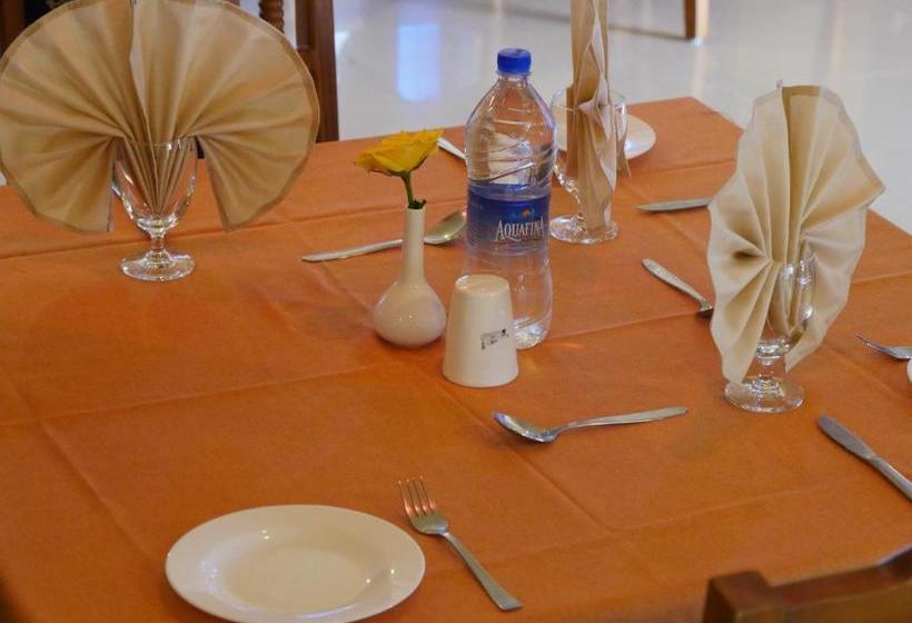 ホテル Karthika Residency