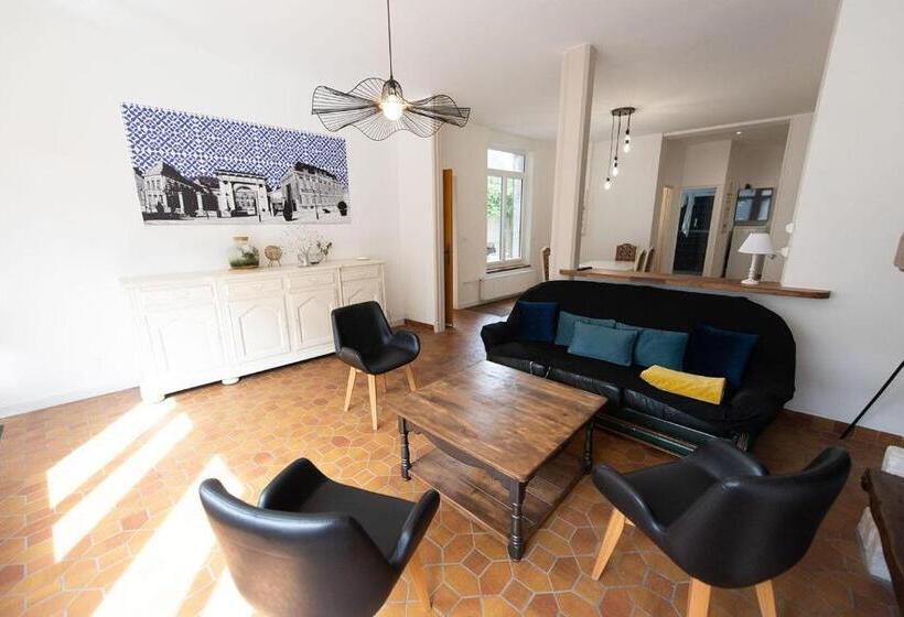 Отель Logis Hostellerie & Restaurant Du Marché