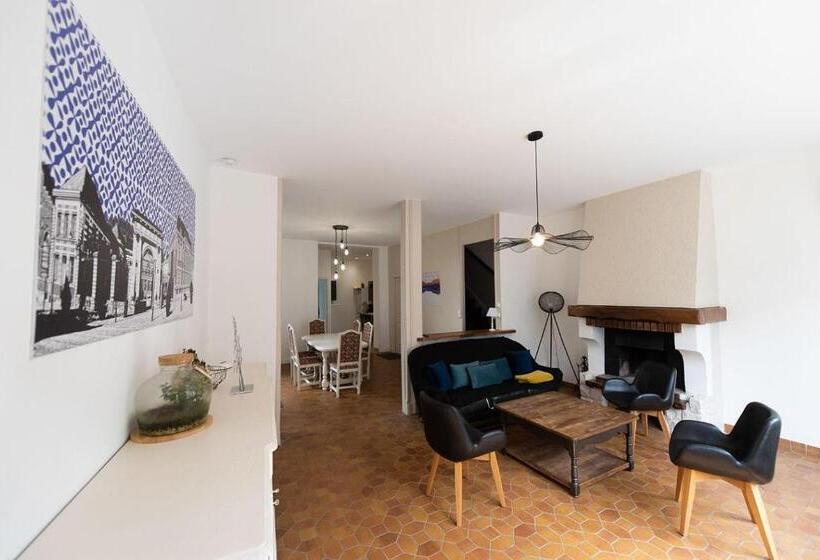 Отель Logis Hostellerie & Restaurant Du Marché