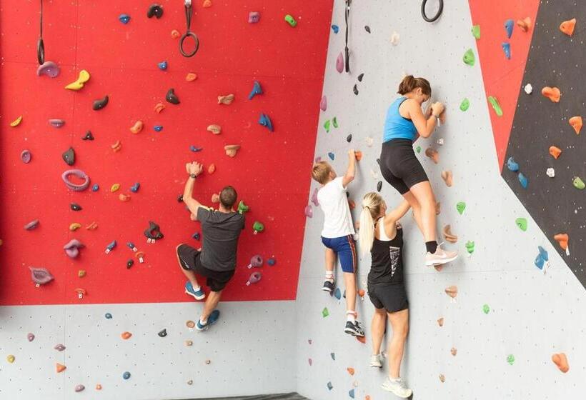 فندق Logis   Hostellerie & Restaurant Du Marché