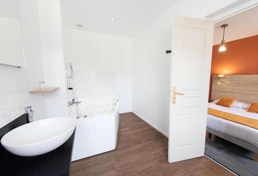 Отель Logis Hostellerie & Restaurant Du Marché