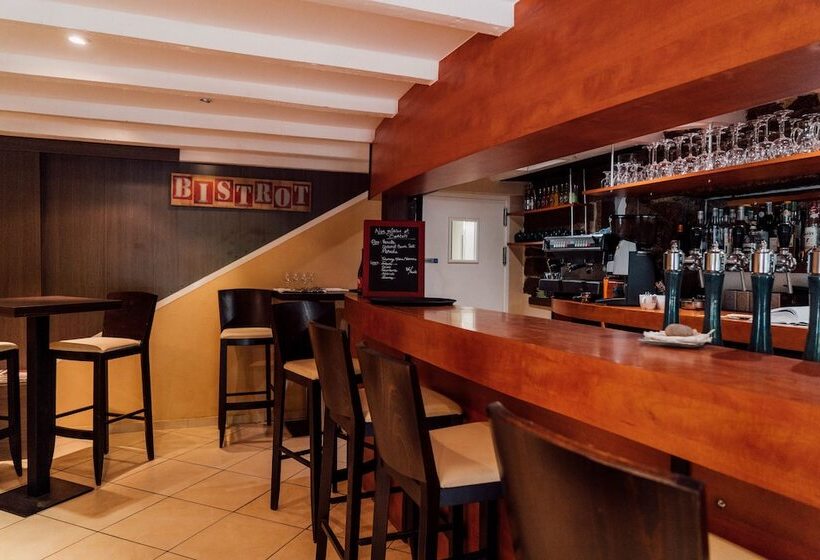 ホテル Logis Auberge De Pont Calleck