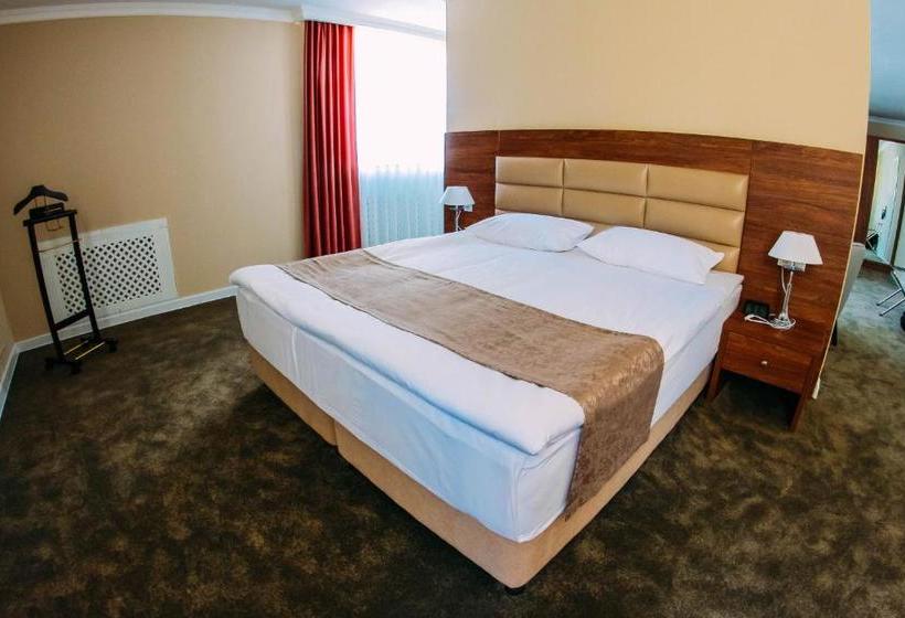 Osh Grand Hotel Chavo