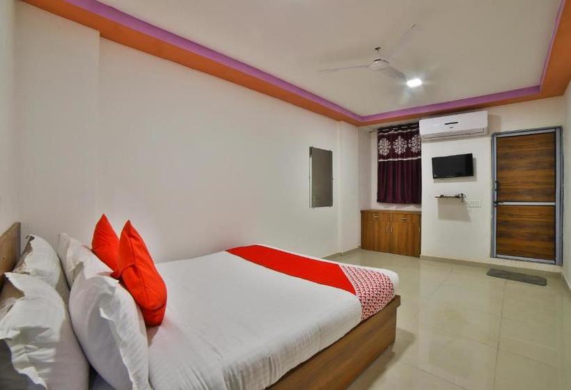 호텔 Oyo 28070 Welcome  And Guest House