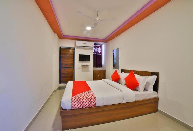 호텔 Oyo 28070 Welcome  And Guest House