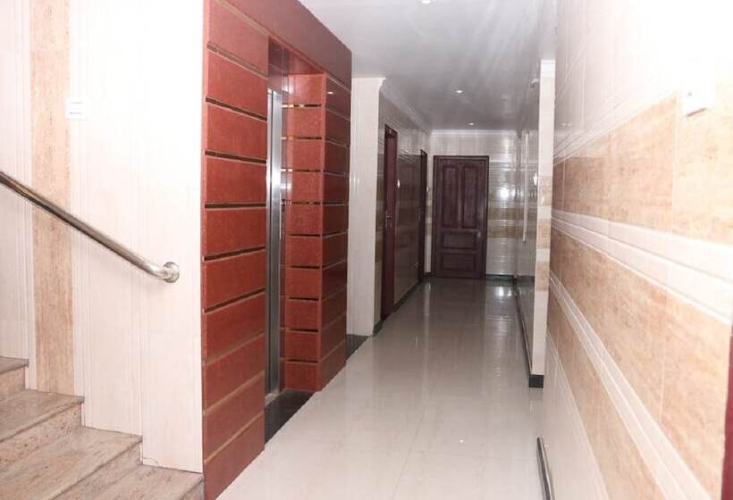 酒店 Saravanas Lodge