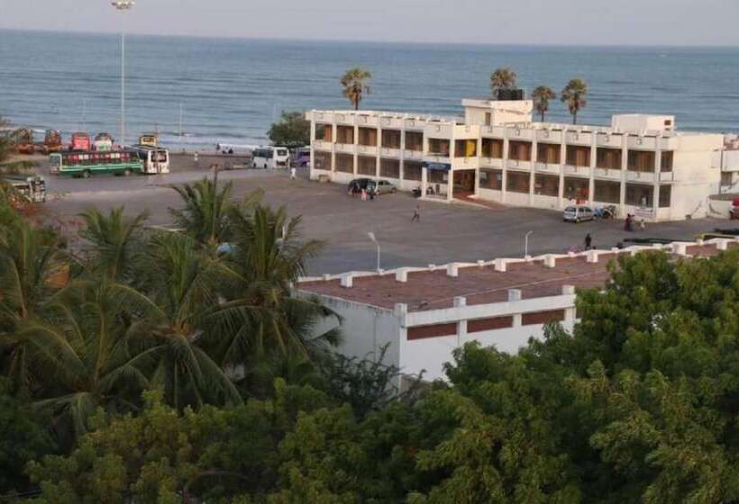 Отель Saravanas Lodge