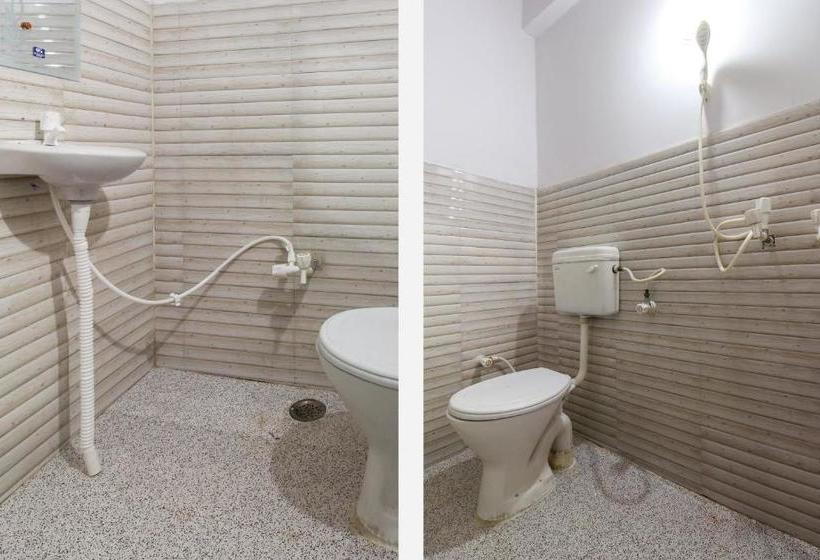 호텔 Spot On 62707 Day Night