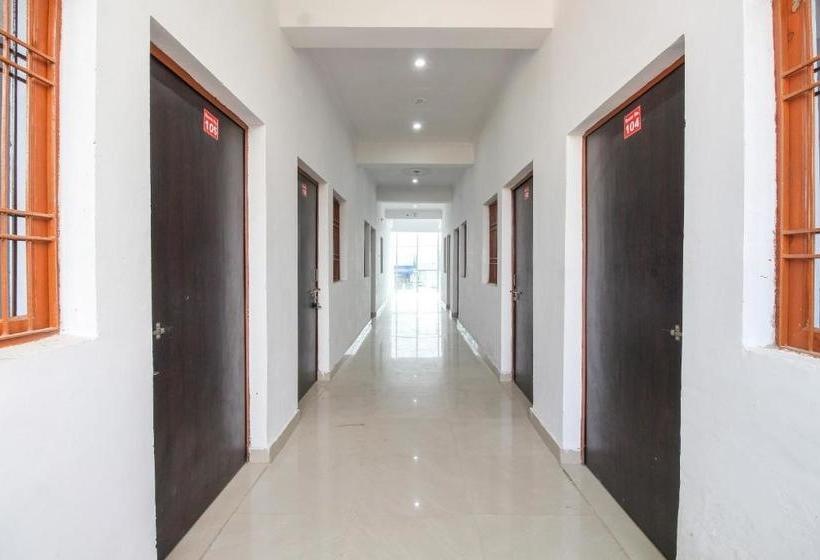 호텔 Spot On 62707 Day Night