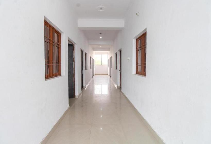 호텔 Spot On 62707 Day Night