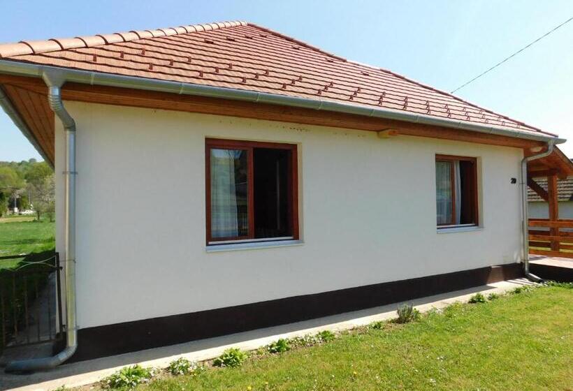 بنسيون 8888 Apartmanház