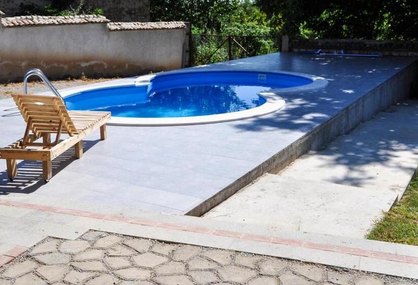 פנסיון Studio Apartment In Palamartsa