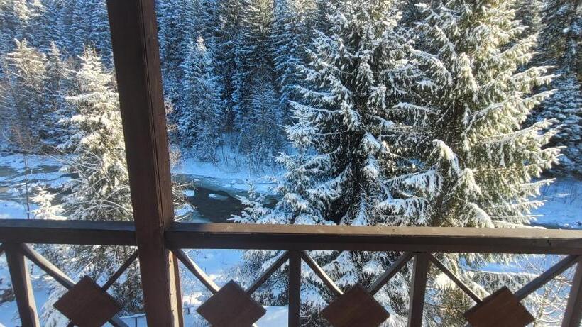 Resort готель River Hill