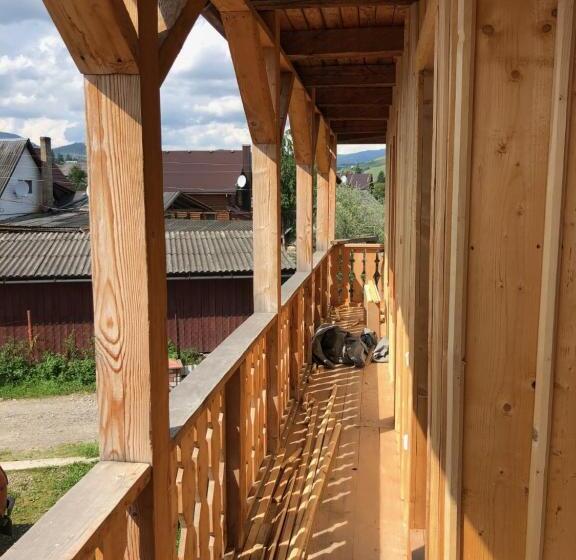 Albergue гуцульська хата