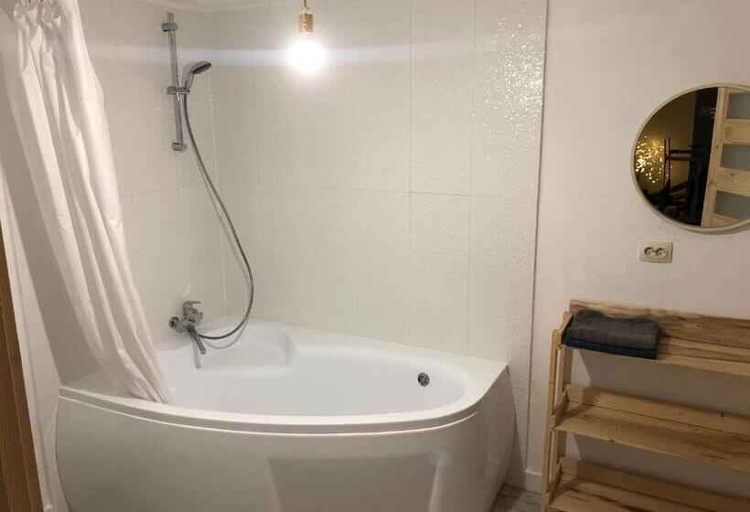 Auberge Hôtelière гуцульська хата