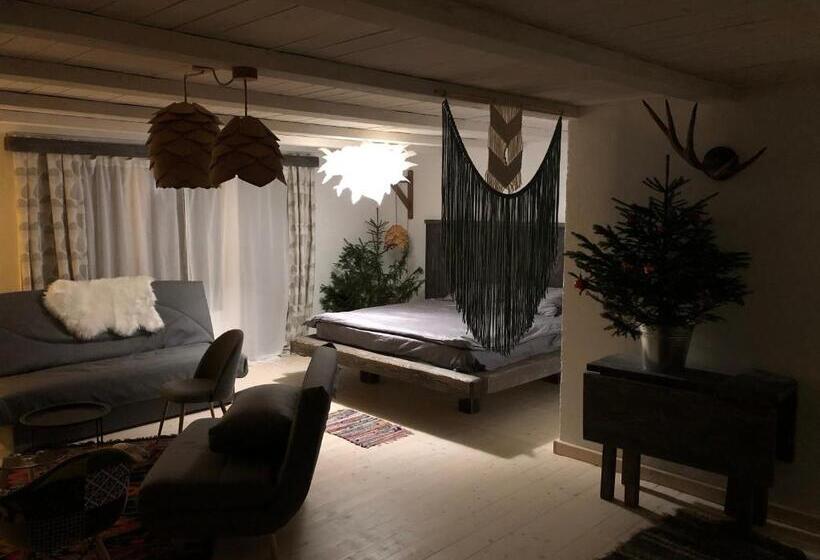 Auberge Hôtelière гуцульська хата