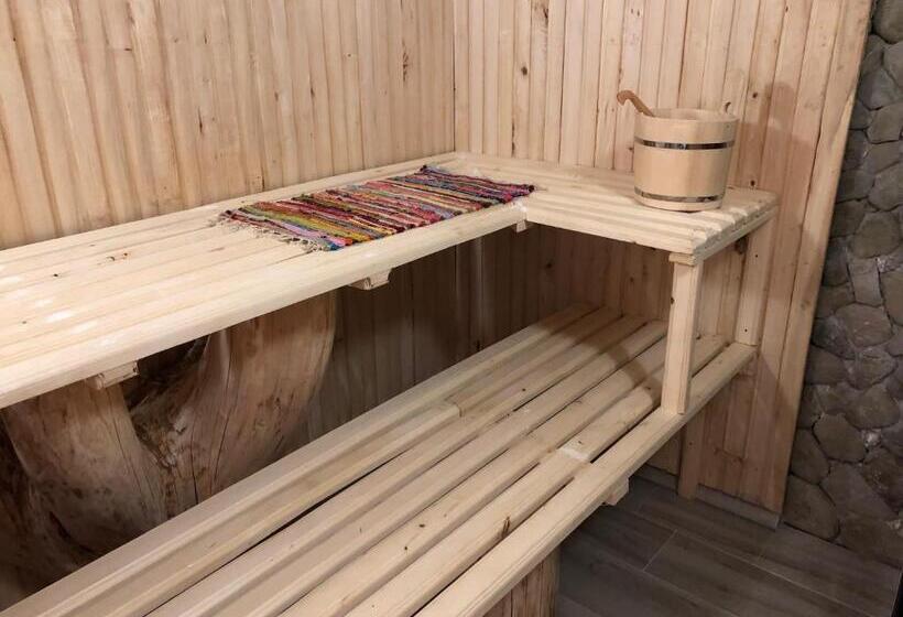 Auberge Hôtelière гуцульська хата