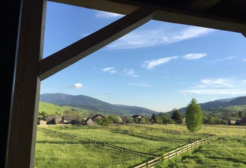 Auberge Hôtelière гуцульська хата