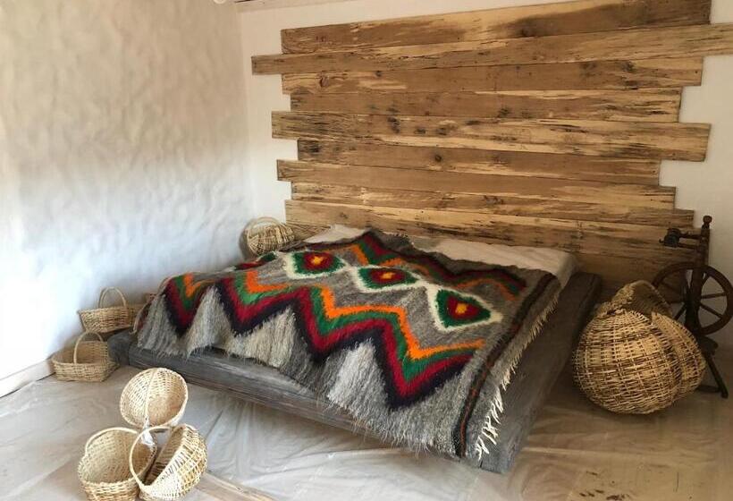 Auberge Hôtelière гуцульська хата