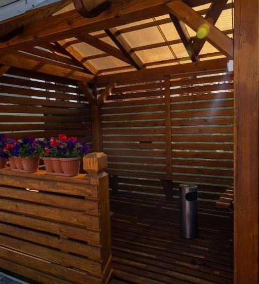 هاستل Rybatska 7