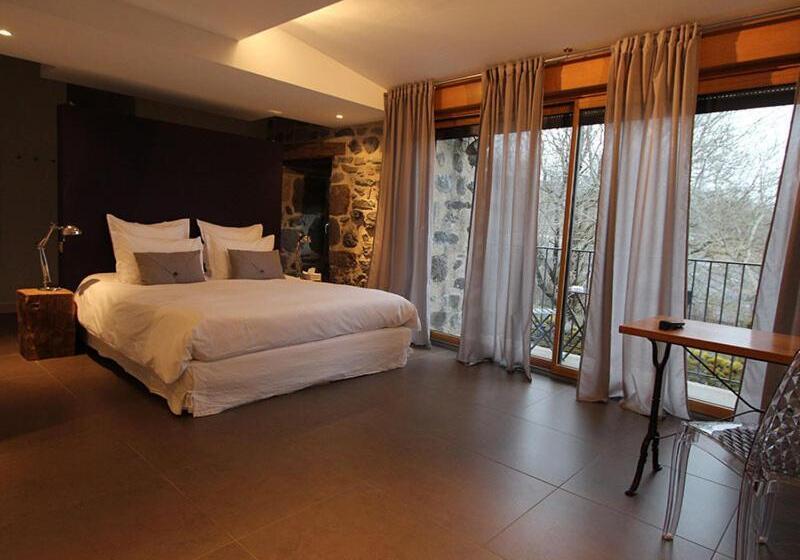 مبيت وإفطار Aux Caprices D'aubrac