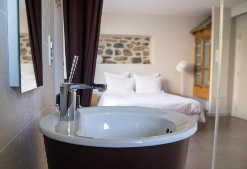 مبيت وإفطار Aux Caprices D'aubrac