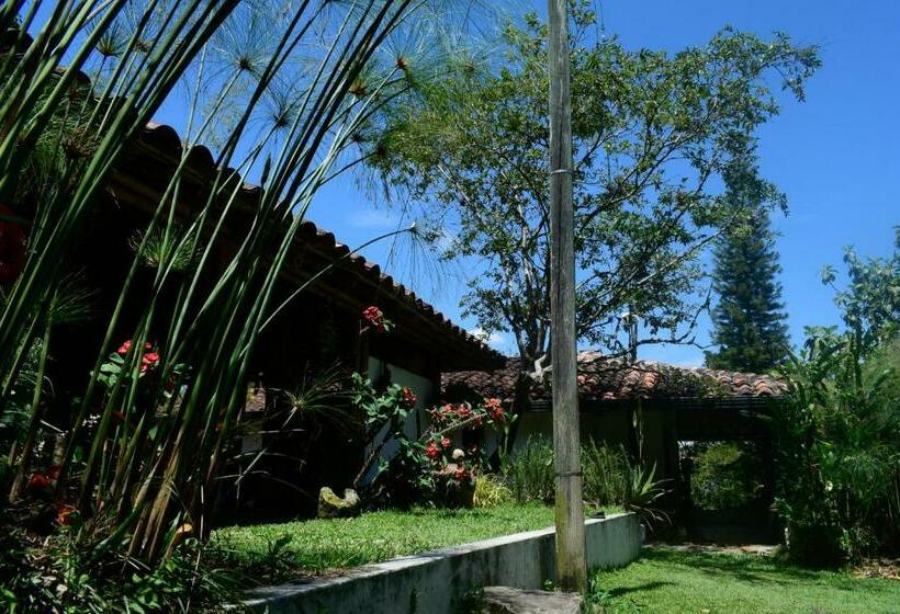 مبيت وإفطار Casa El Cedro