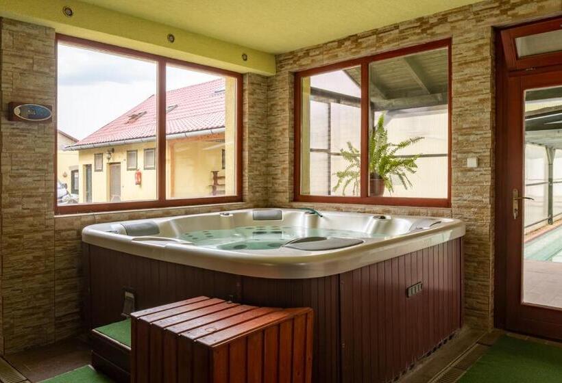 צימר Király Lovastanya Panzió