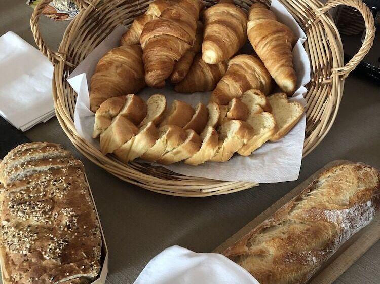 Bed and Breakfast La Villa Rochette