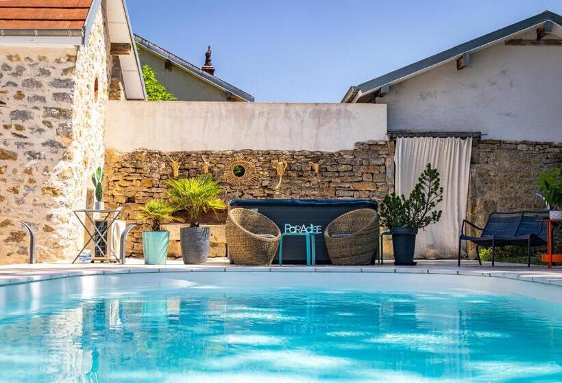 مبيت وإفطار Le 49 Côté Parc & Spa