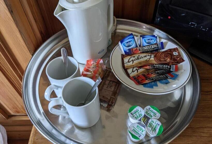 مبيت وإفطار The Londesborough Arms Bar With En Suite Rooms