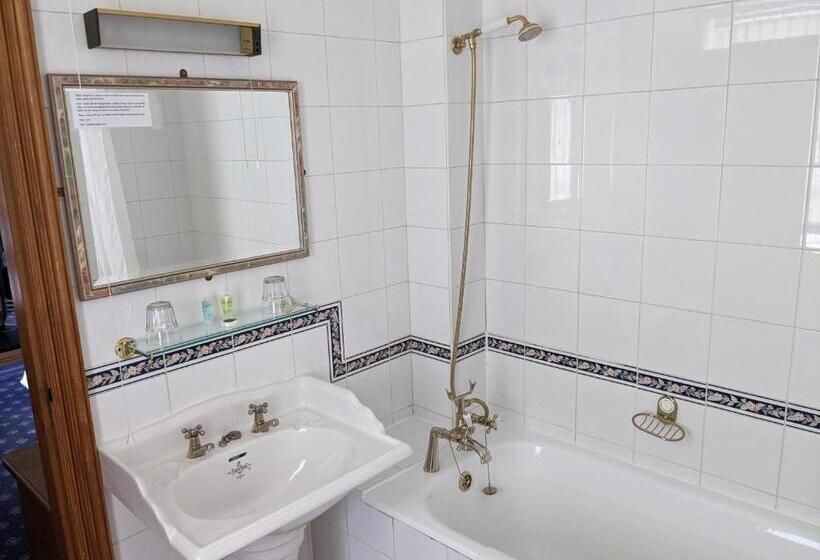 مبيت وإفطار The Londesborough Arms Bar With En Suite Rooms